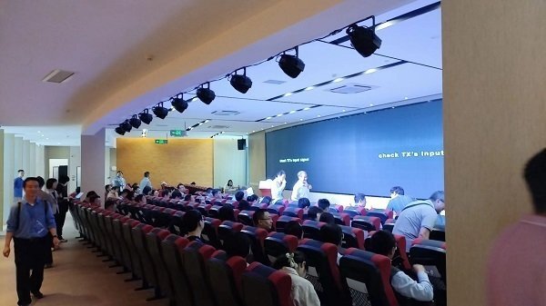 光谷薄膜与各学者共同探讨大学物理发展和创新路径